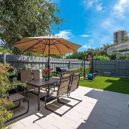 Renovated 2Br Home - Hot Tub, Gym & Beach Nearby